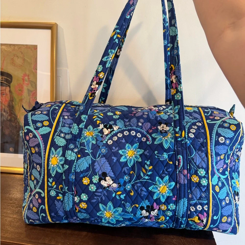 Vera Bradley Disney -Dreaming of Mickey-Duffel Bag – Ltd Edition Blue Quilted - Picture 2 of 6